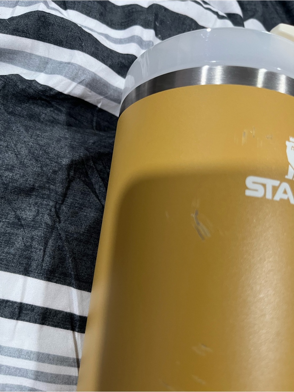 Stanley Mustard Yellow Travel Tumbler with Handle - Picture 2 of 7